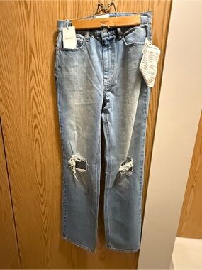 Light Wash Straight Leg Women's Jeans with Knee Rips